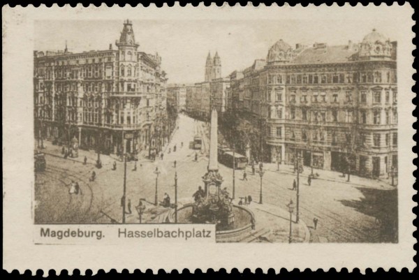 Hasselbachplatz mit Straßenbahn in Magdeburg